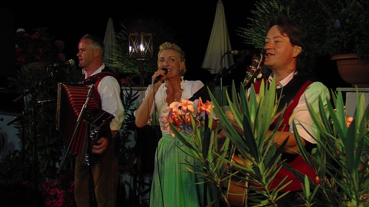 Grillfest mit Livemusik im Hotel Panorama in Schenna