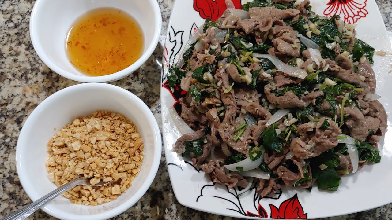 Stir-Fry Beef with Green Piper Lolot  Leaves | Vietnamese with English Subtitles | Cooking 2020