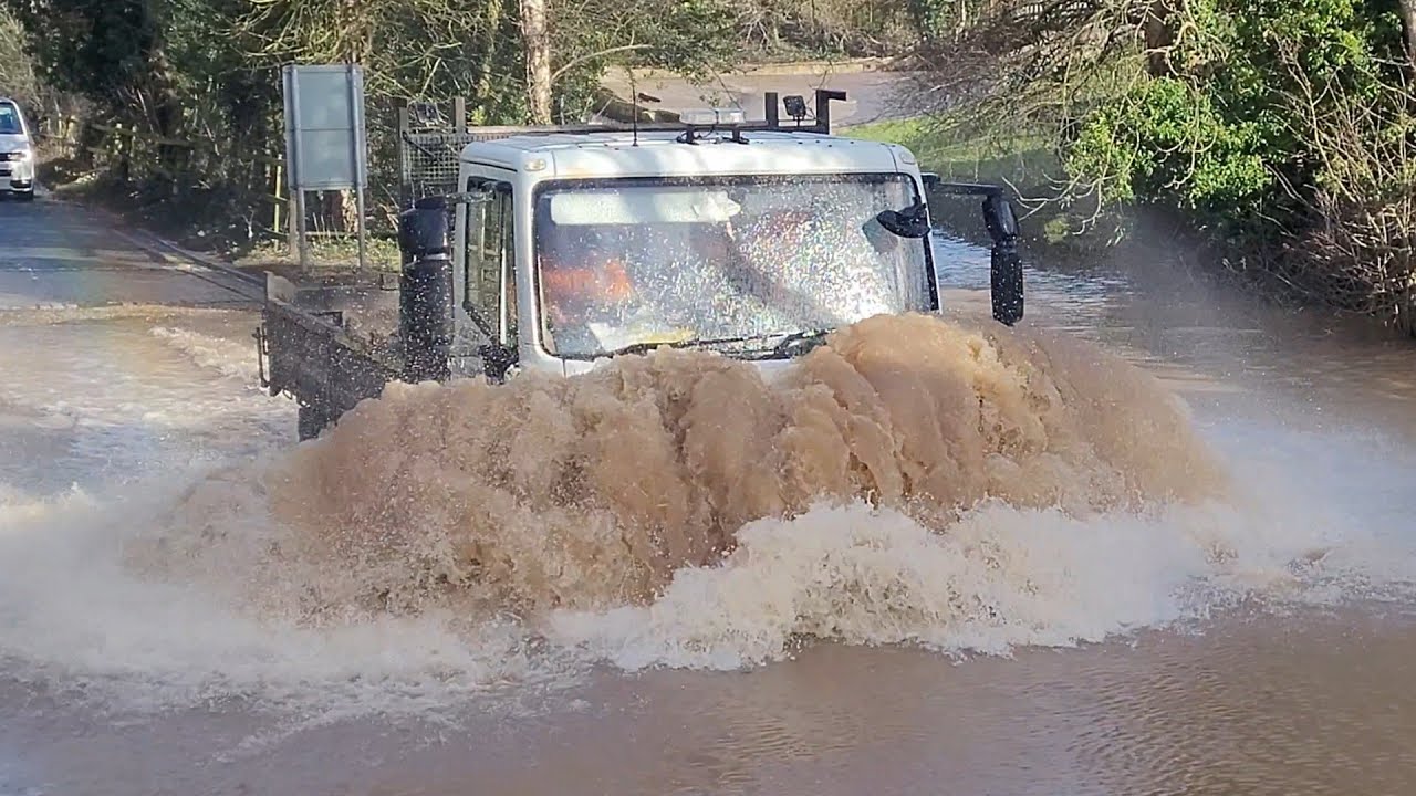 IVECO Eurocargo 75E16K TIPPER v WATER