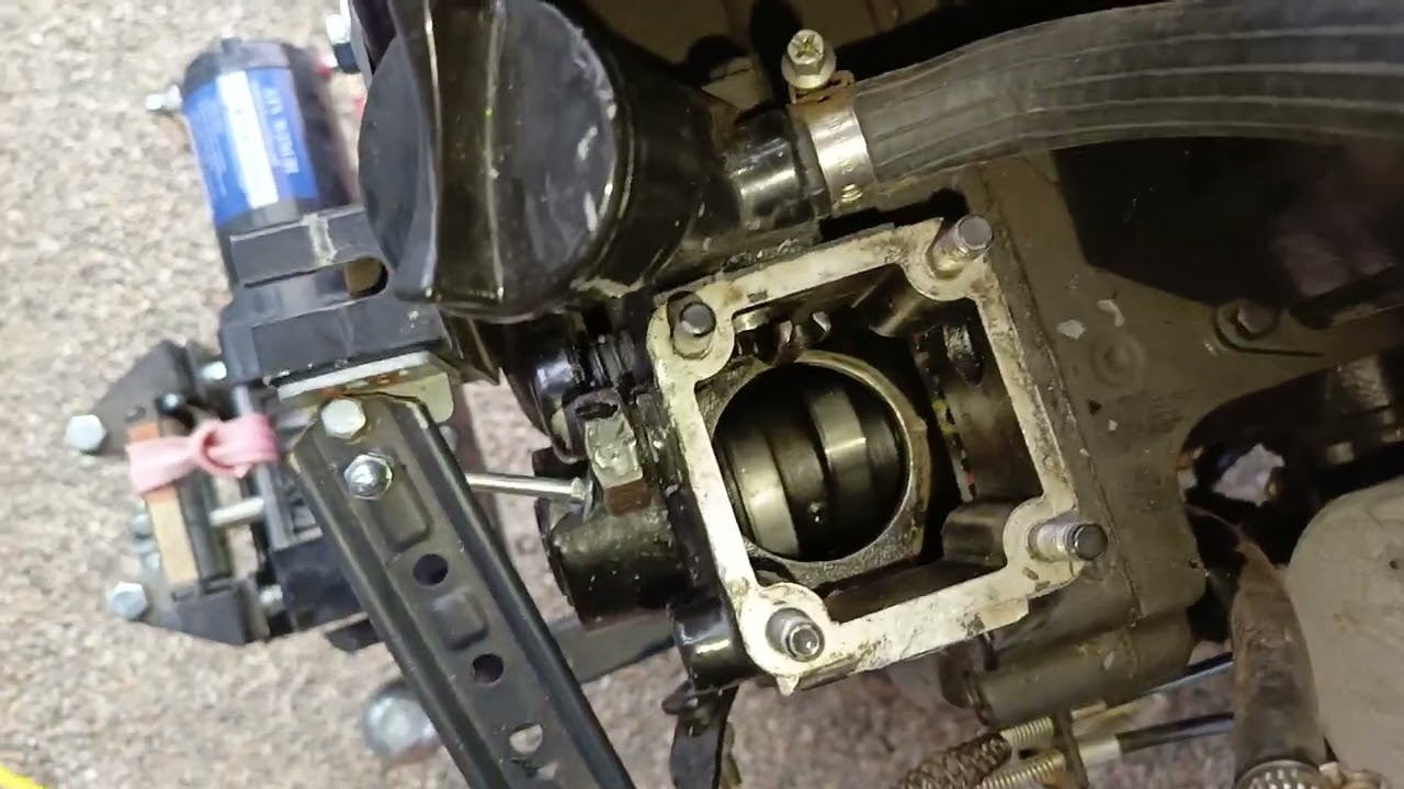Palivové vstrekovacie  čerpadlo - motor Slávia 2S90A - demontáž