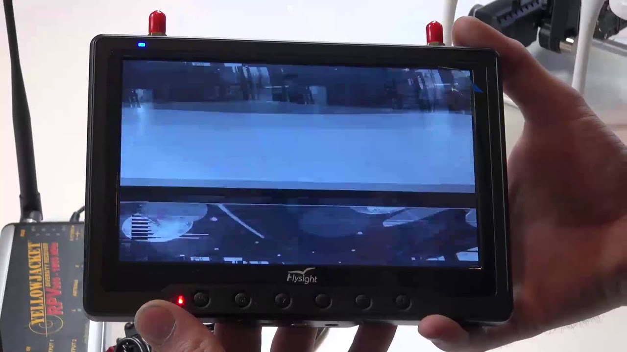 Quadrocopter Review - Flysight Black Pearl Monitor