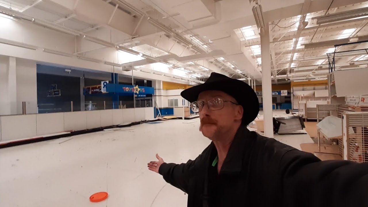 A.P Gets Inside #abandoned #toysrus at #miltonkeynes 10 October 2022