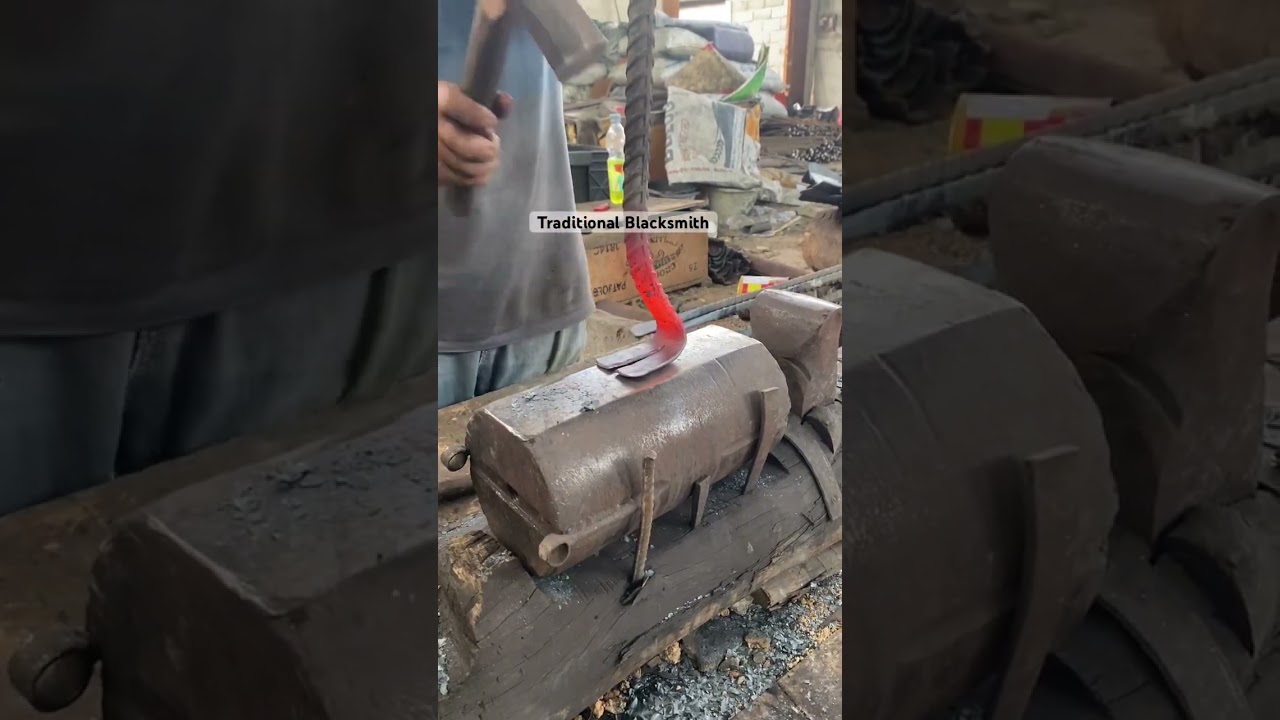 How to form a cobra's head when making a crowbar #pandaibesi #alatpertanian