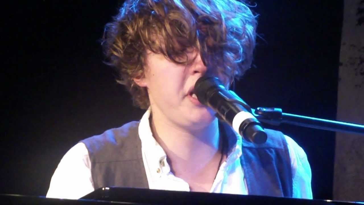 Auf Abstand - Tiemo Hauer