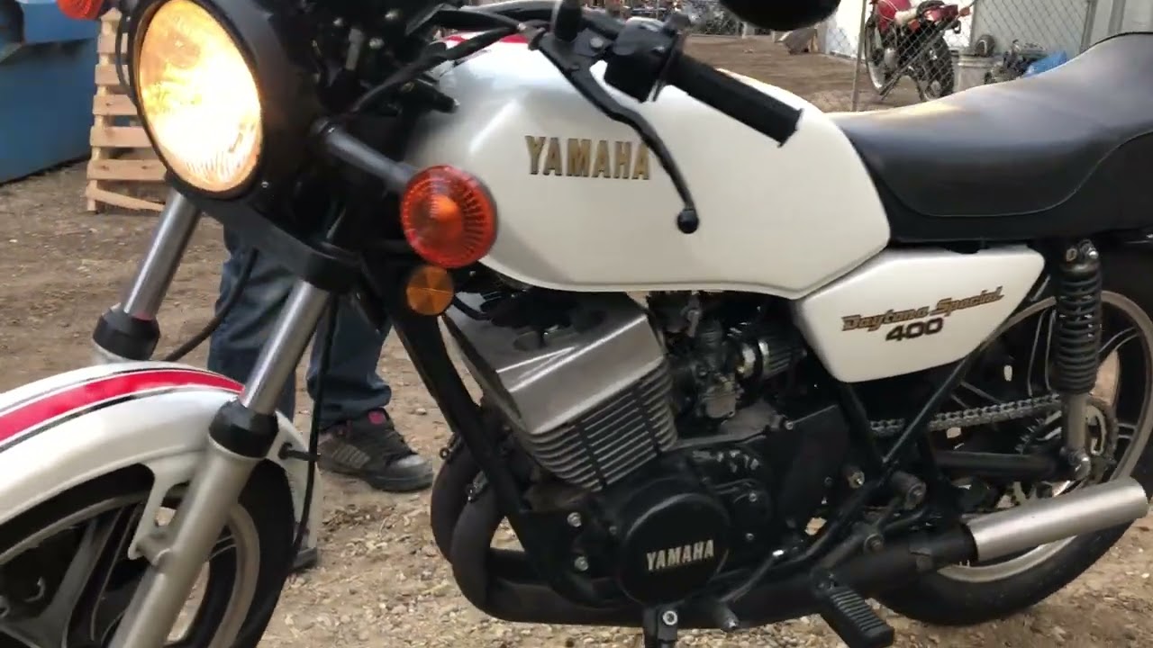 YAMAHA RD400 STARTUP