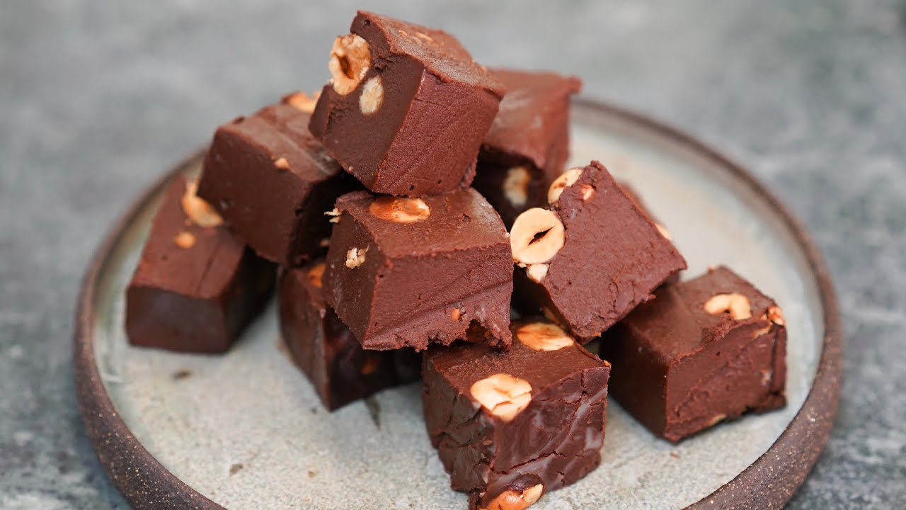 BONBONS AU CHOCOLAT NOISETTE FACILES (Chocolate Fudge)