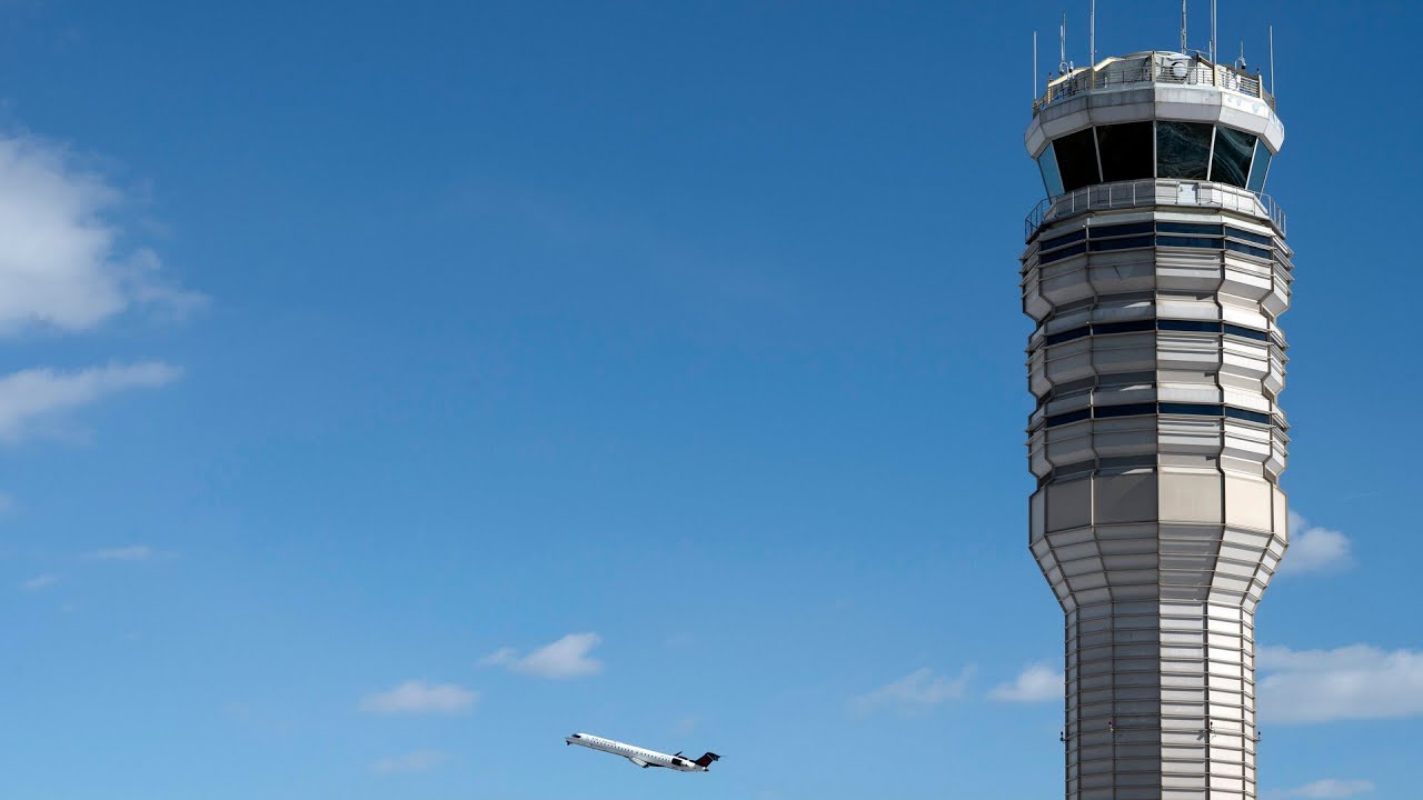 Strong chemical smell triggers major delays at airports near Washington DC