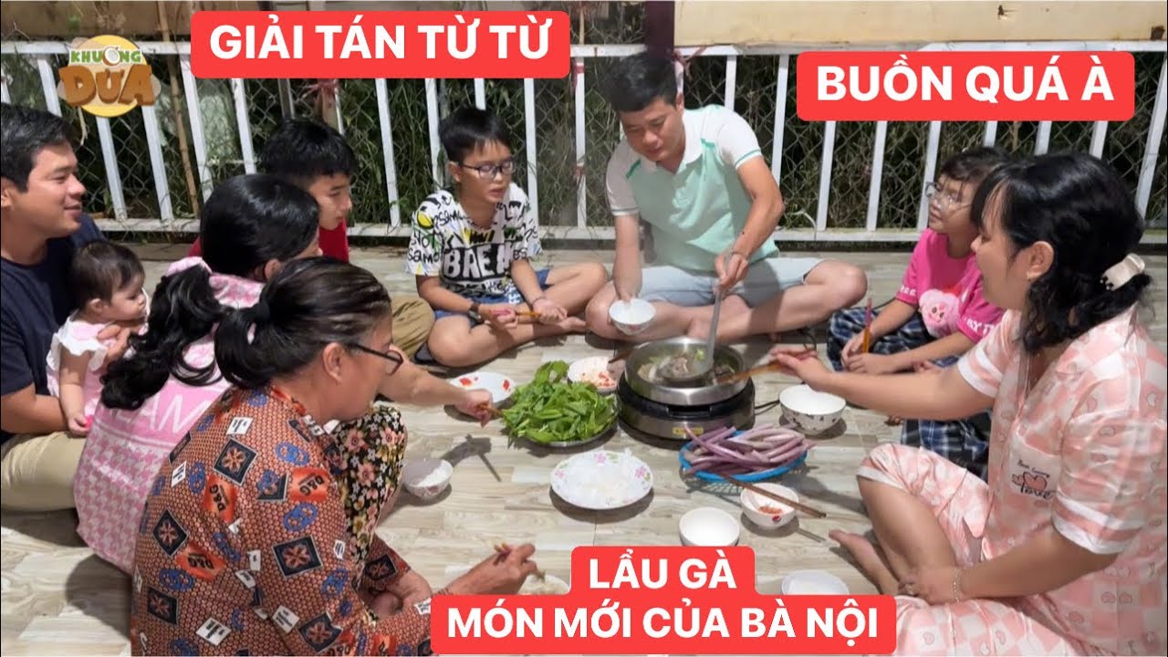 Cả nhà Khương Dừa thưởng thức lẩu gà, sắp hết Tết phải tạm biệt ông bà nội rồi