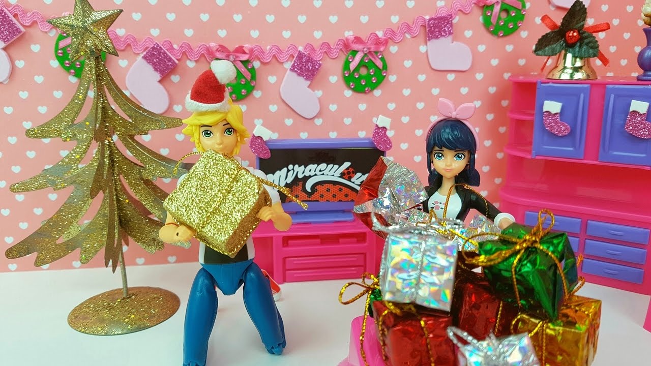 Marinette e Adrien Abrindo Muitos Presentes de Natal