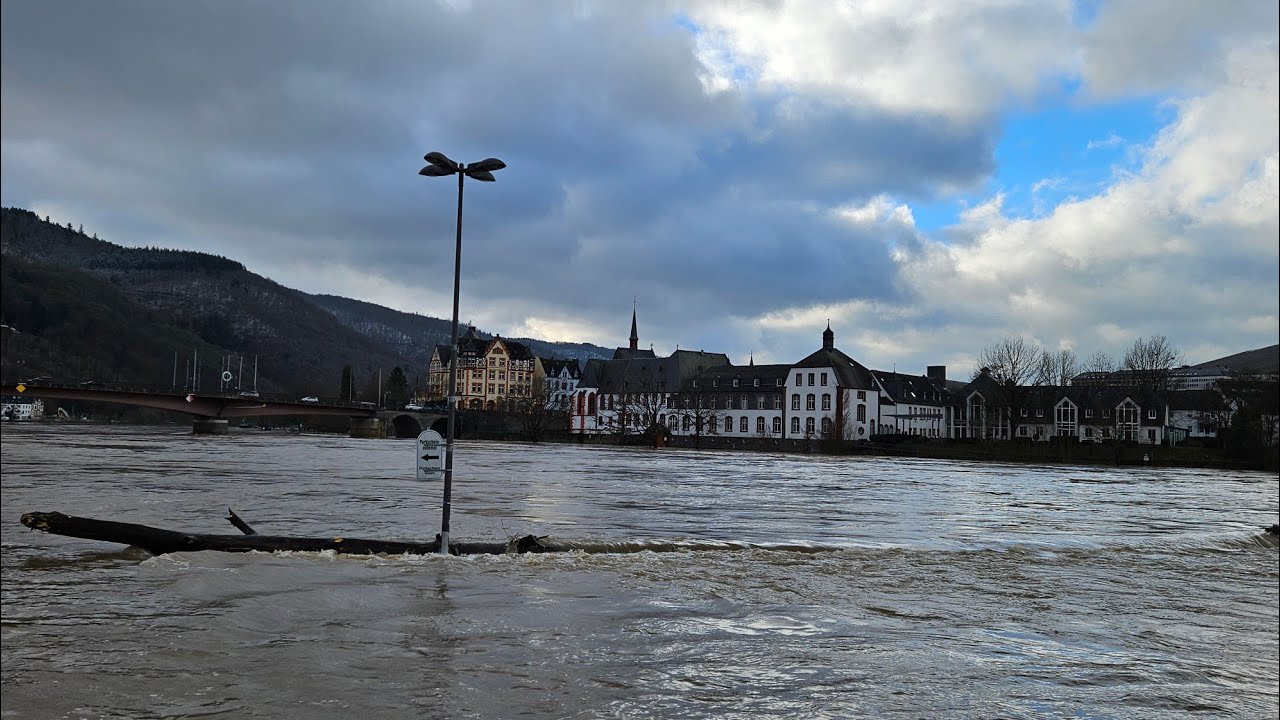 Mosel Hochwasser in Bernkastel - Kues 10.01.2025