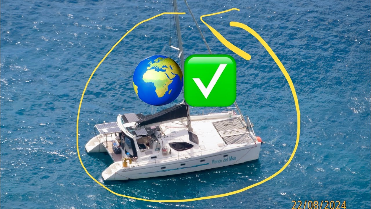 Sailing around the world in 30 minutes ! Circumnavigation highlights !