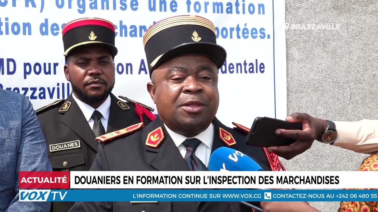 Douaniers en formation axé sur l’inspection des marchandises