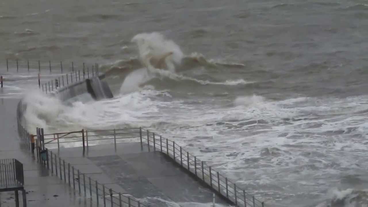 Extra high tide and waves at Margate