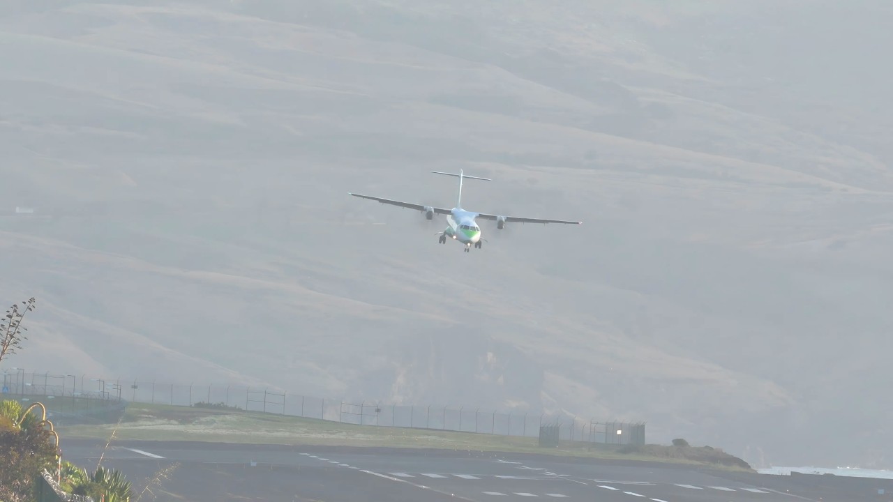 GREAT PILOT SKILLS Binter ATR 72-600 Landing at Madeira Airport