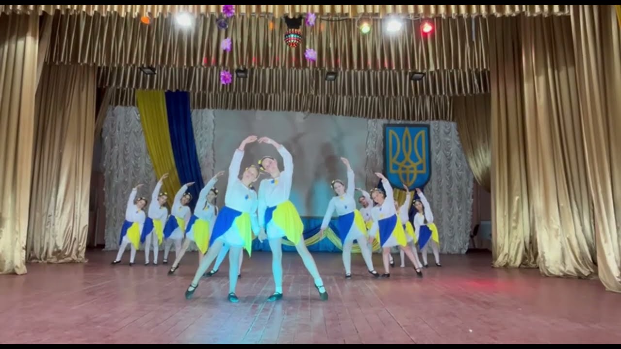 Танцювальний колектив «Надія», середня група, з танцем «Незалежна душа», керівник Олена Крец