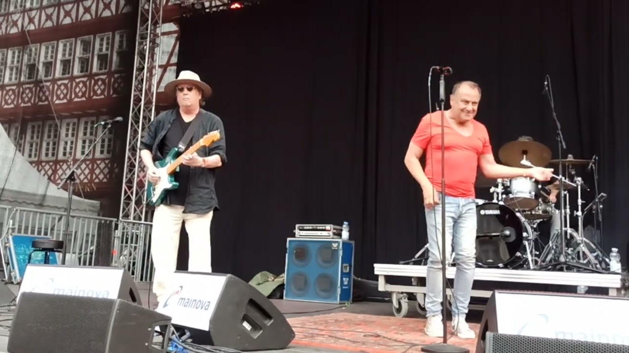 Die Crackers  - Phonhaus (Er tut den Stecker rein und alle Knöpfe auf 10)