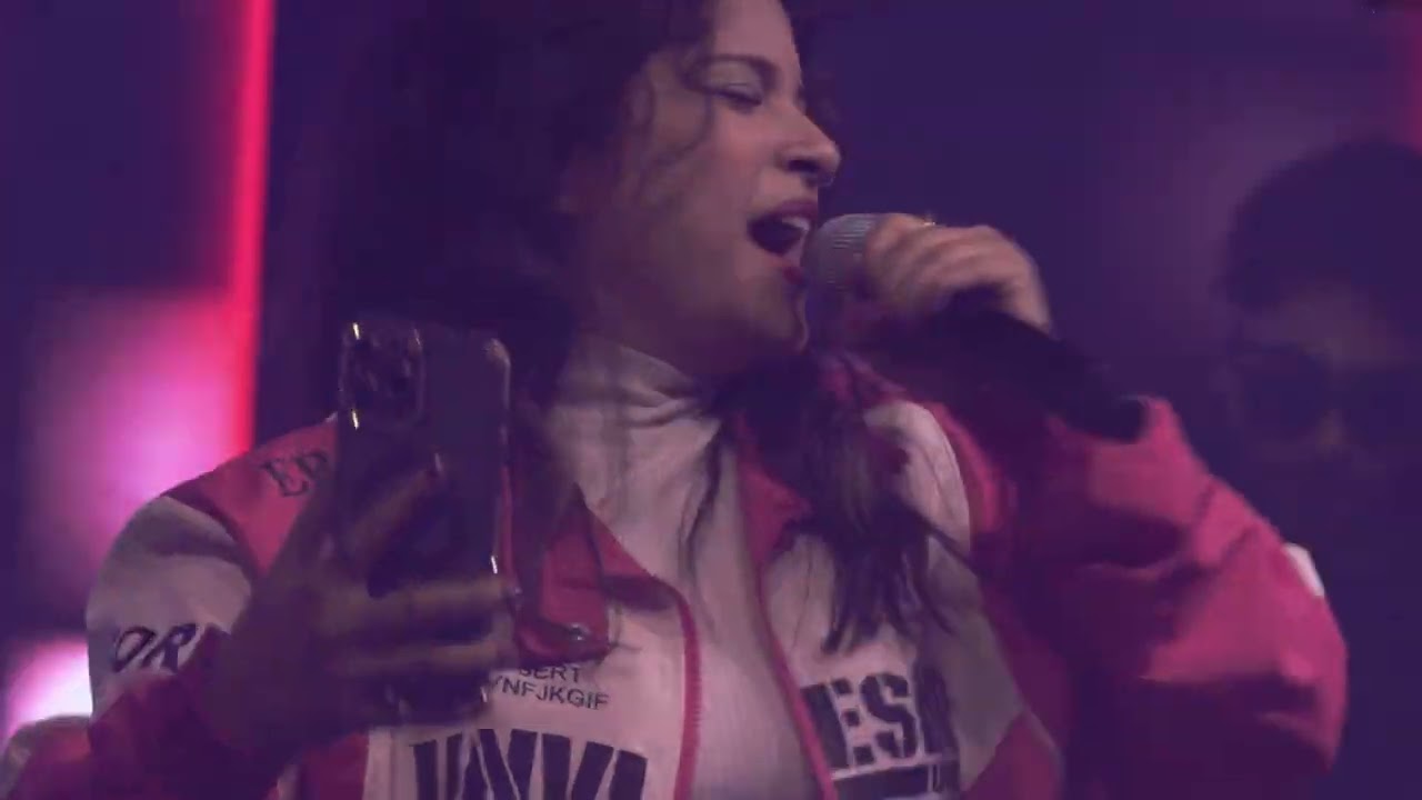 Vibes of Love Mashup | Live singing by Mayuri Darani
