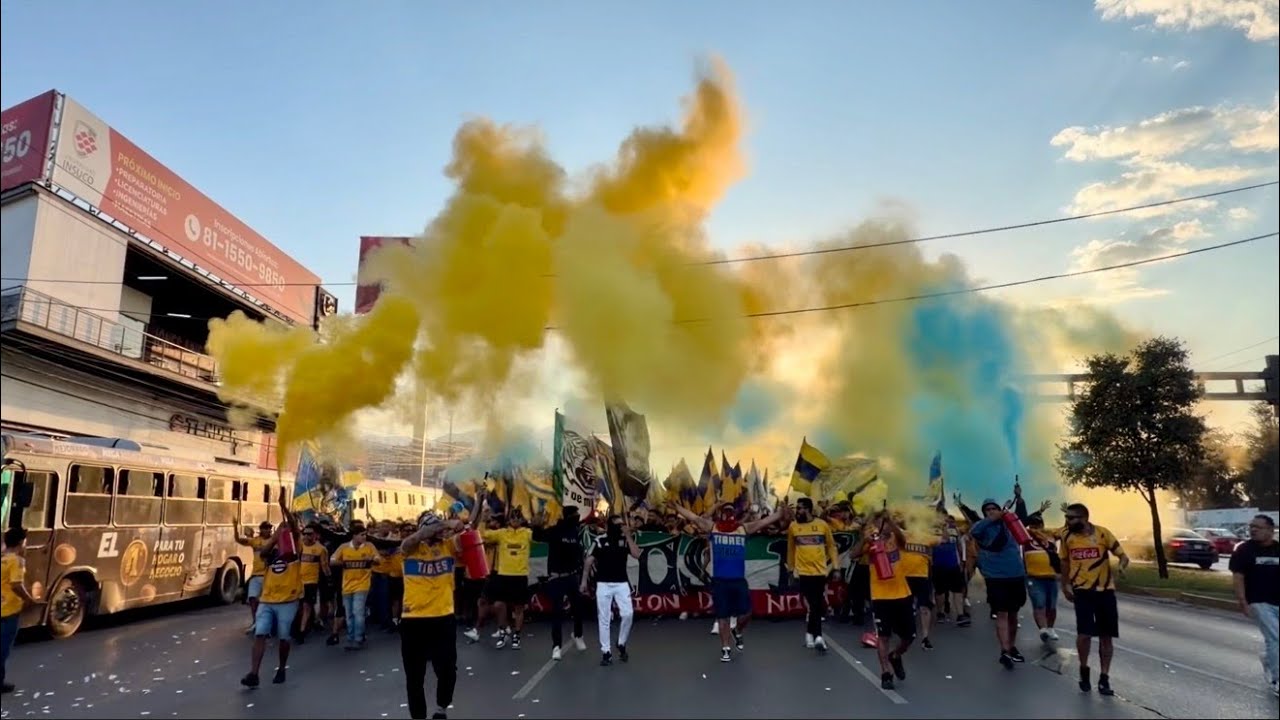 Clasico regio 141 desde la tribuna con la banda de Tigres