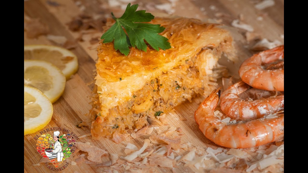 Pastela de pescado y marisco marroquí .