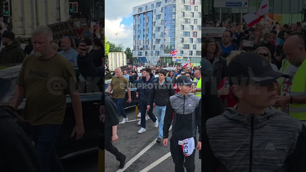 🚨 Тысячи людей прошли маршем по Саутгемптону в поддержку Генриха VIII 🇬🇧
