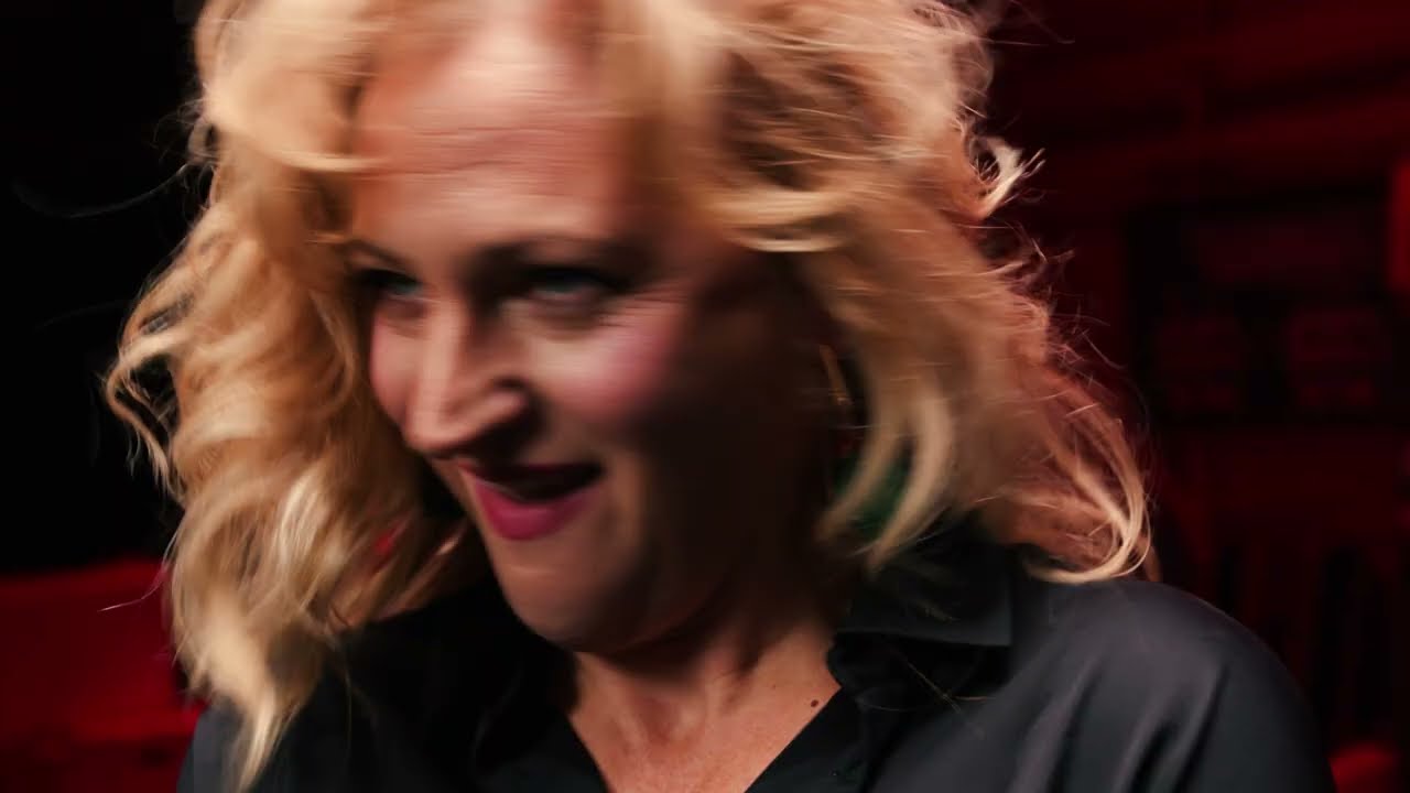 Parmiddag hos familjen Franck &ndash; En humoristisk och skarp skildring av v&auml;nskap, dr&ouml;mmar och ov&auml;nta...