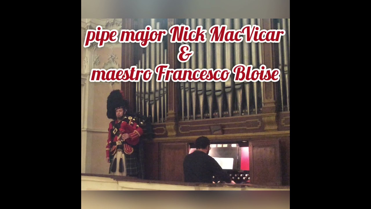 Christmas carols on Scottish bagpipes - cornamusa scozzese a natale - santa claus playing bagpipe