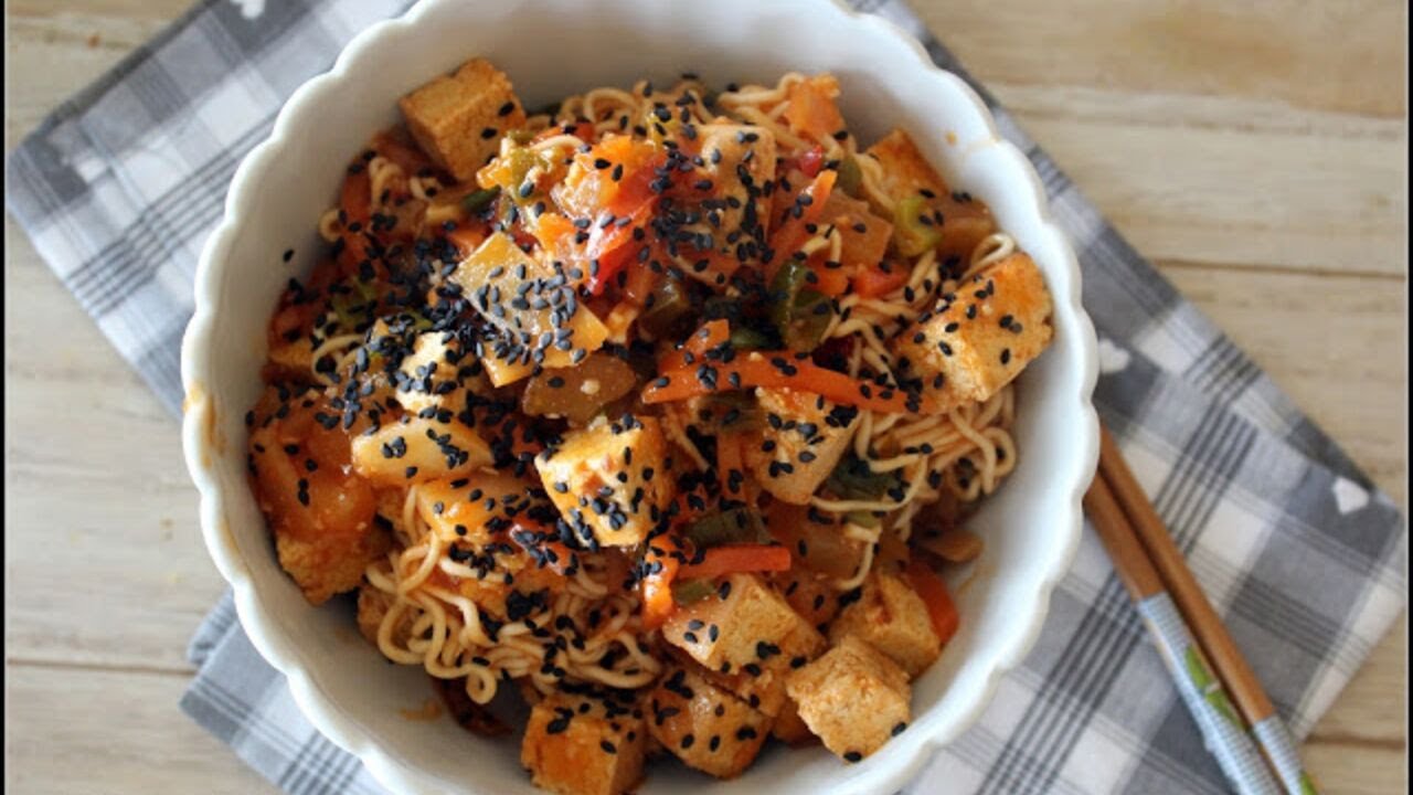 Recette : Tofu et nouilles sautées à l'aigre douce