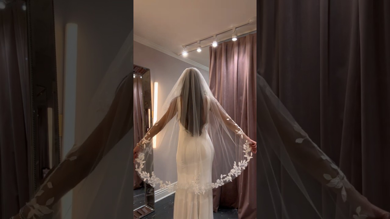 Leafy Lace Fingertip Veil - Isn't is so dreamy?