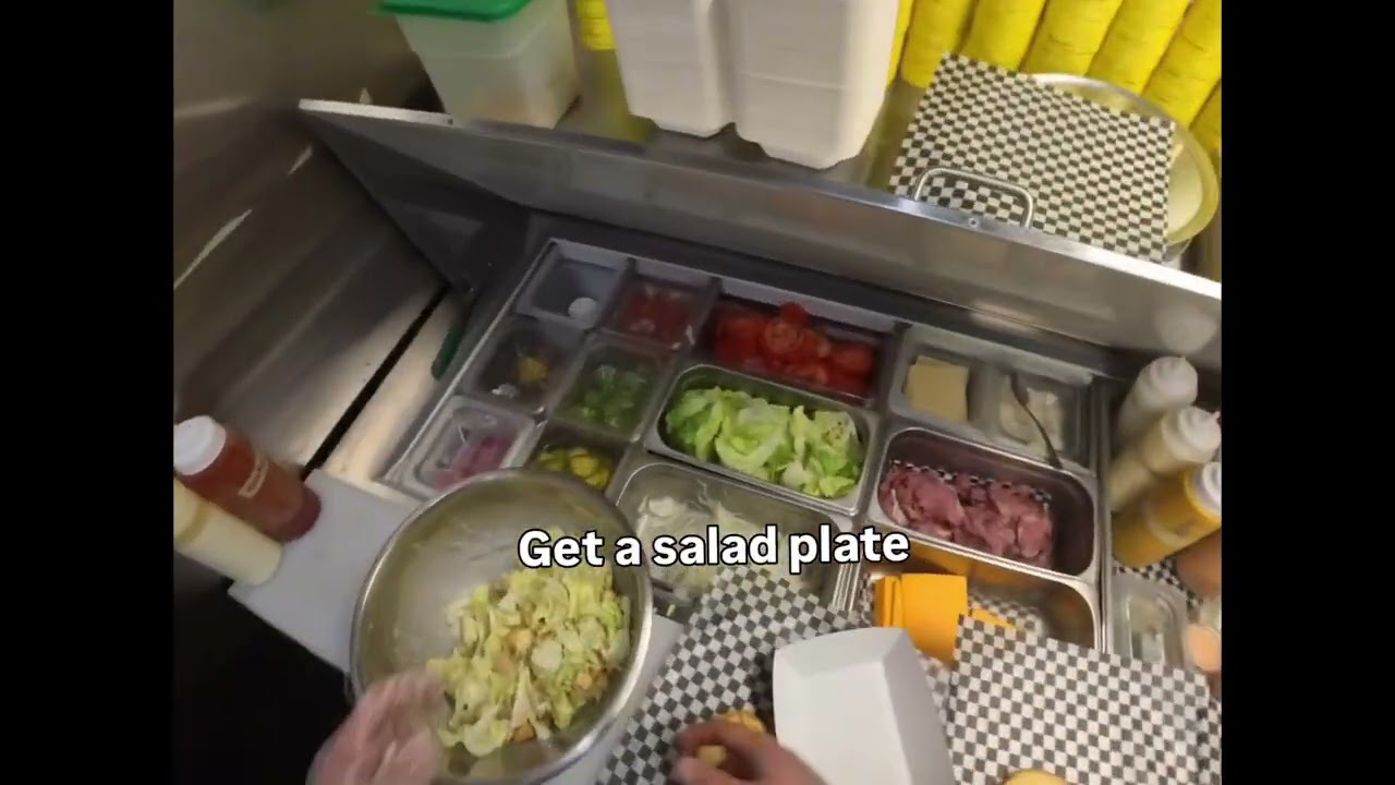 A Day in my life as a I make Smashburgers 🍔. 