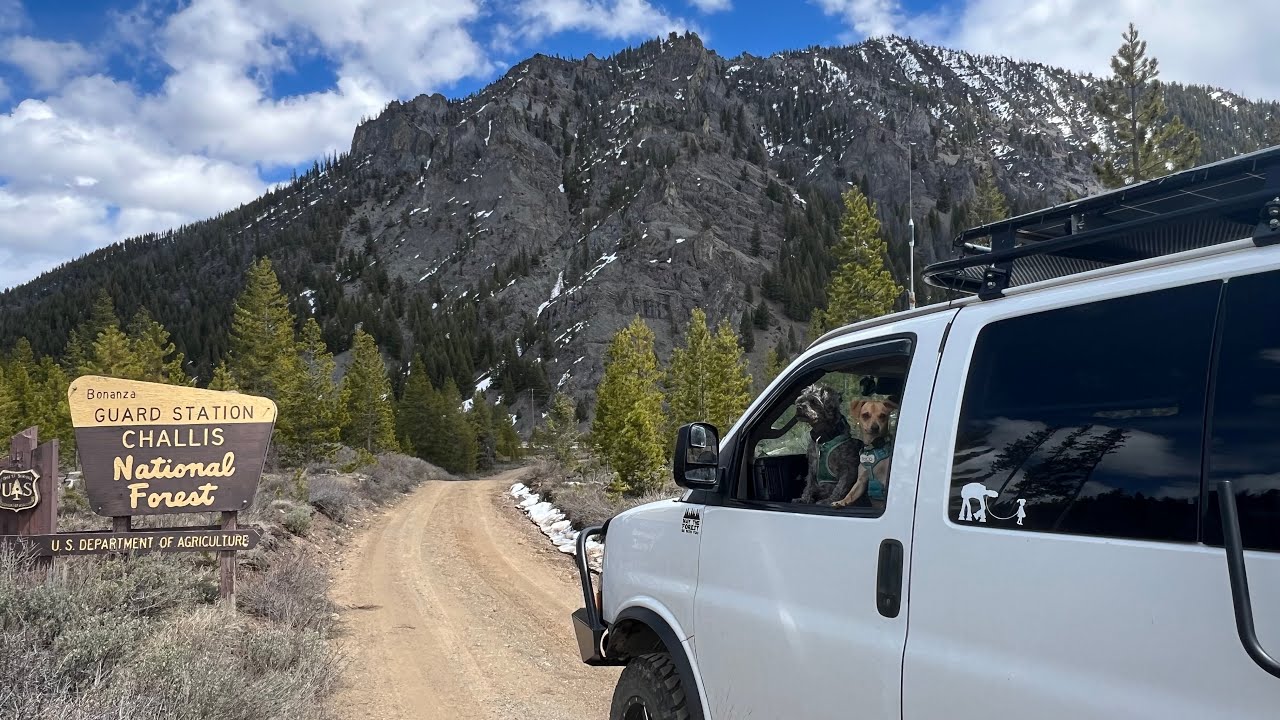 Vanlife: Idaho: Travel to Craters of the Moon with me! 🌖 Epic scenery filled with history!