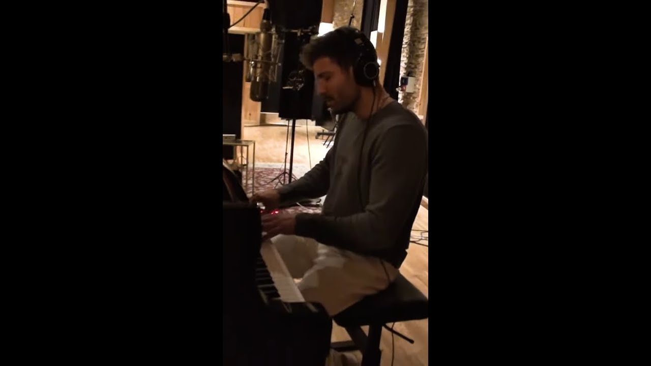 Pablo Albor&aacute;n - KM0 (versi&oacute;n piano y voz) - Audio Oficial