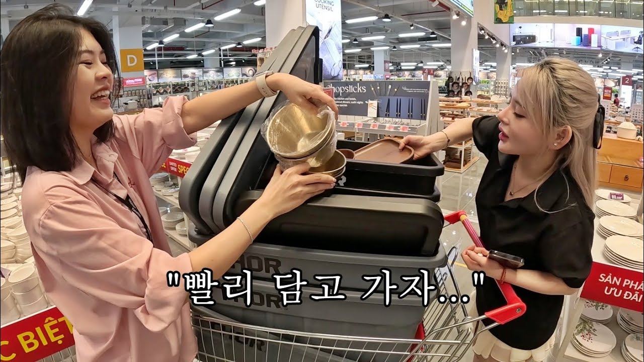 창고 대방출 한다길래 갔는데 알고보니 총책임자가 전...