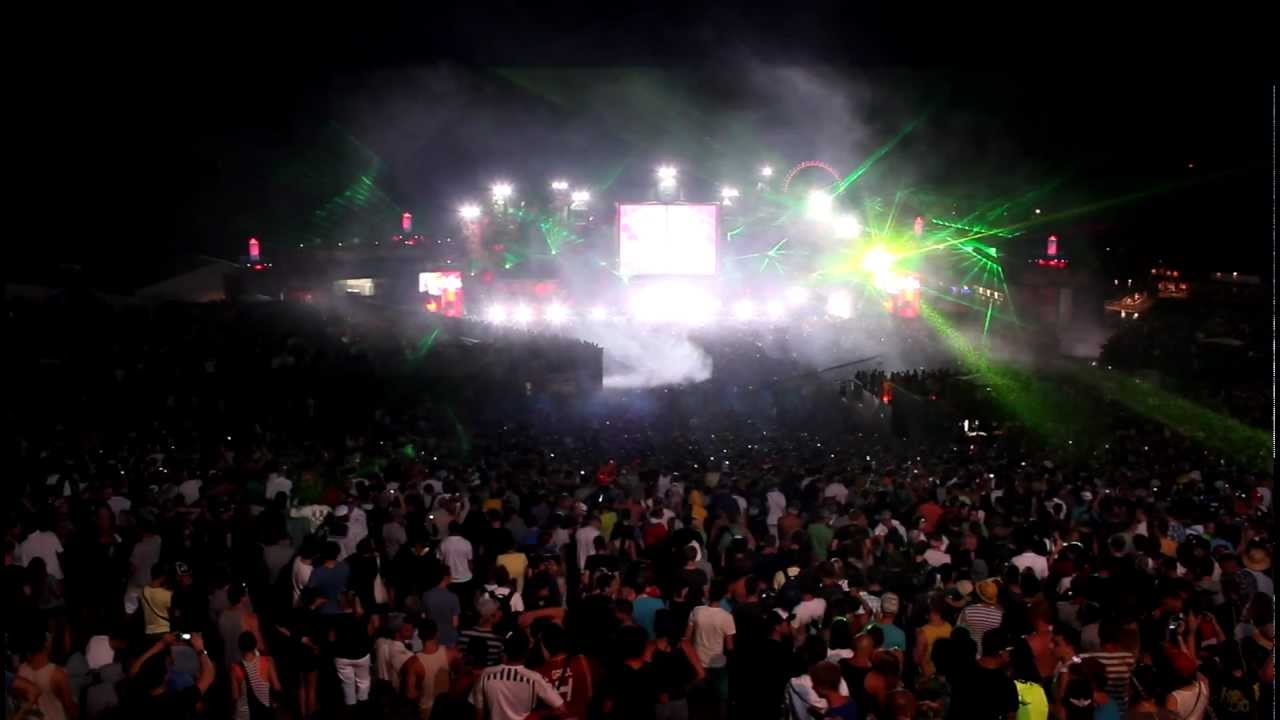 Tomorrowland 2012 Saturday - Skrillex plays Promises vs. Need to Feel Loved