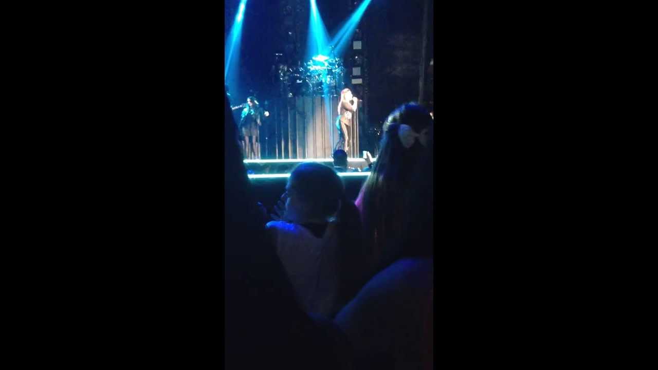 Demi Lovato - Let It Go {{Live in Sunrise, FL}} Neon Lights Tour!