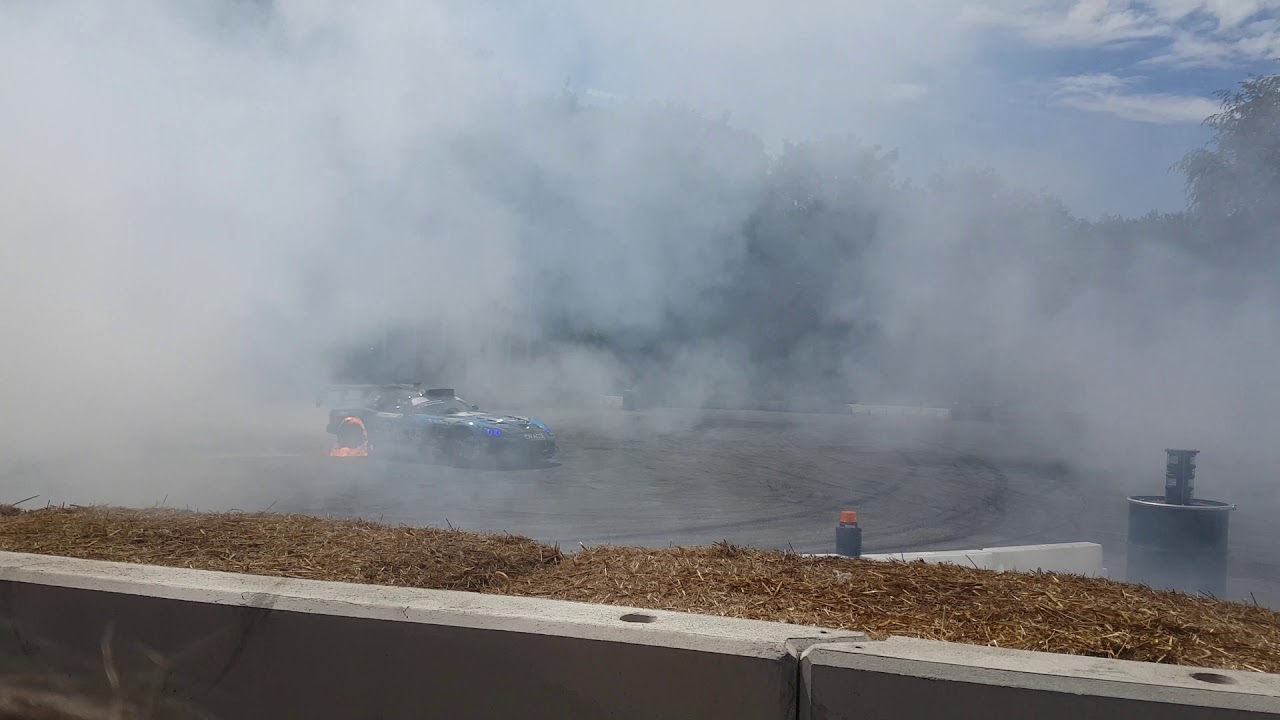 Tyre smoke self combusting