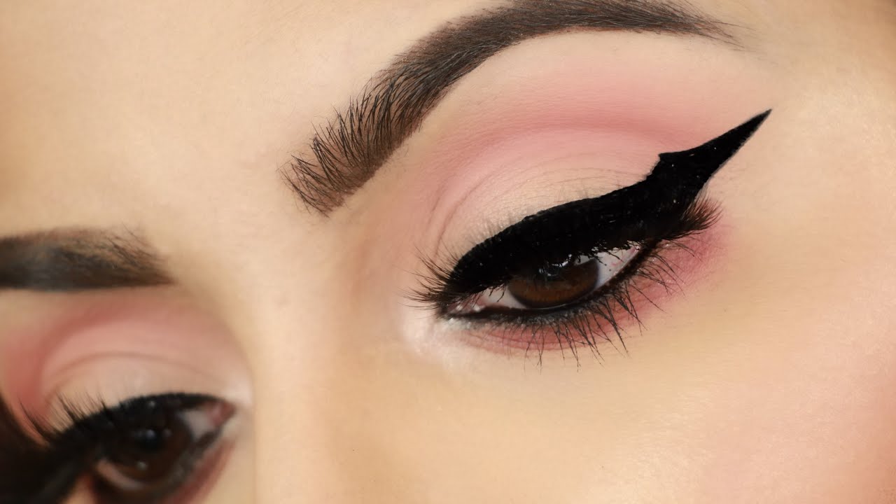 Apply Perfect Eyeliner on Hooded Eyes | Easy Way to Apply Eyeliner | लाइनर हुडेड आखों के लिए
