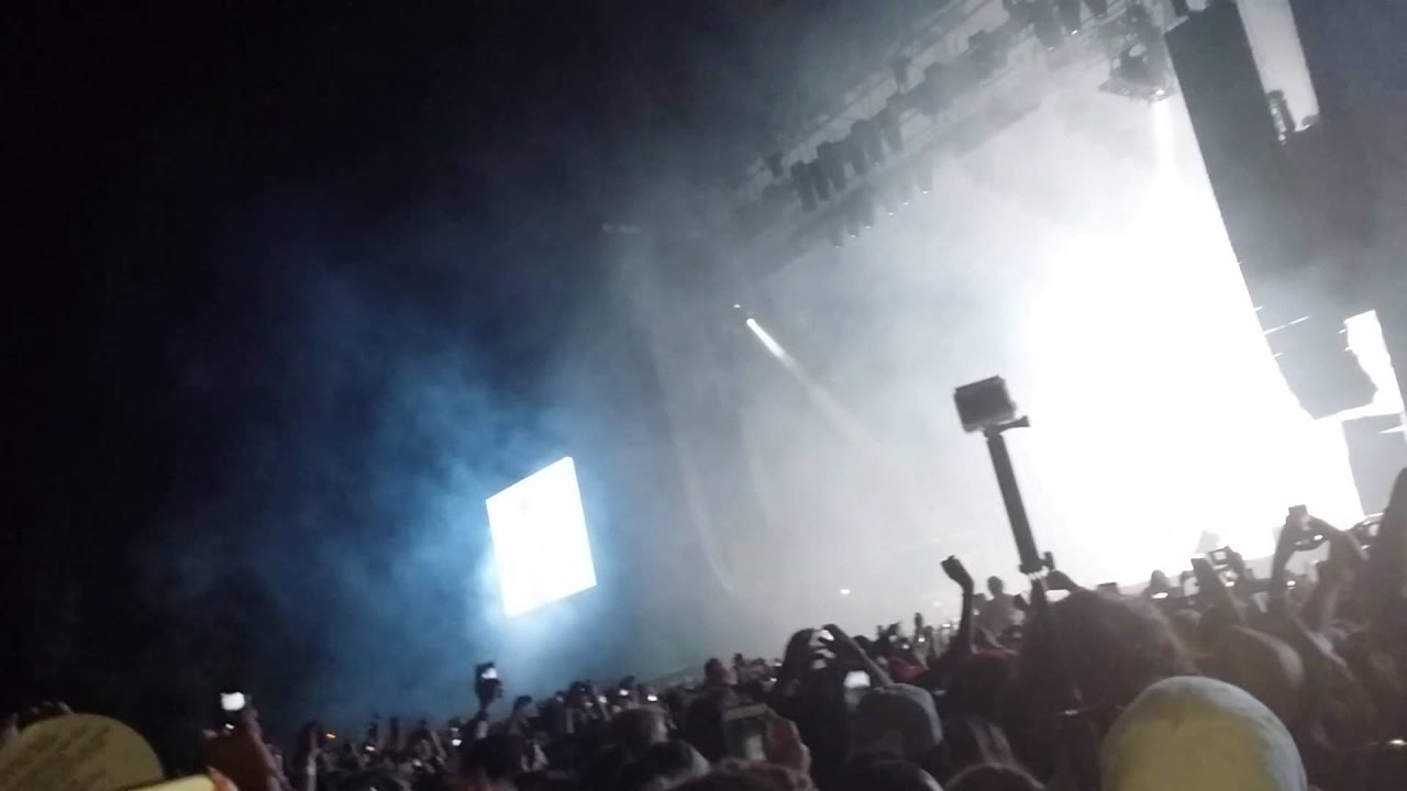 Drake brings out J Cole as a surprise guest at ACL