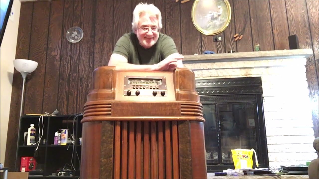 1941 Bluetooth Philco Radio