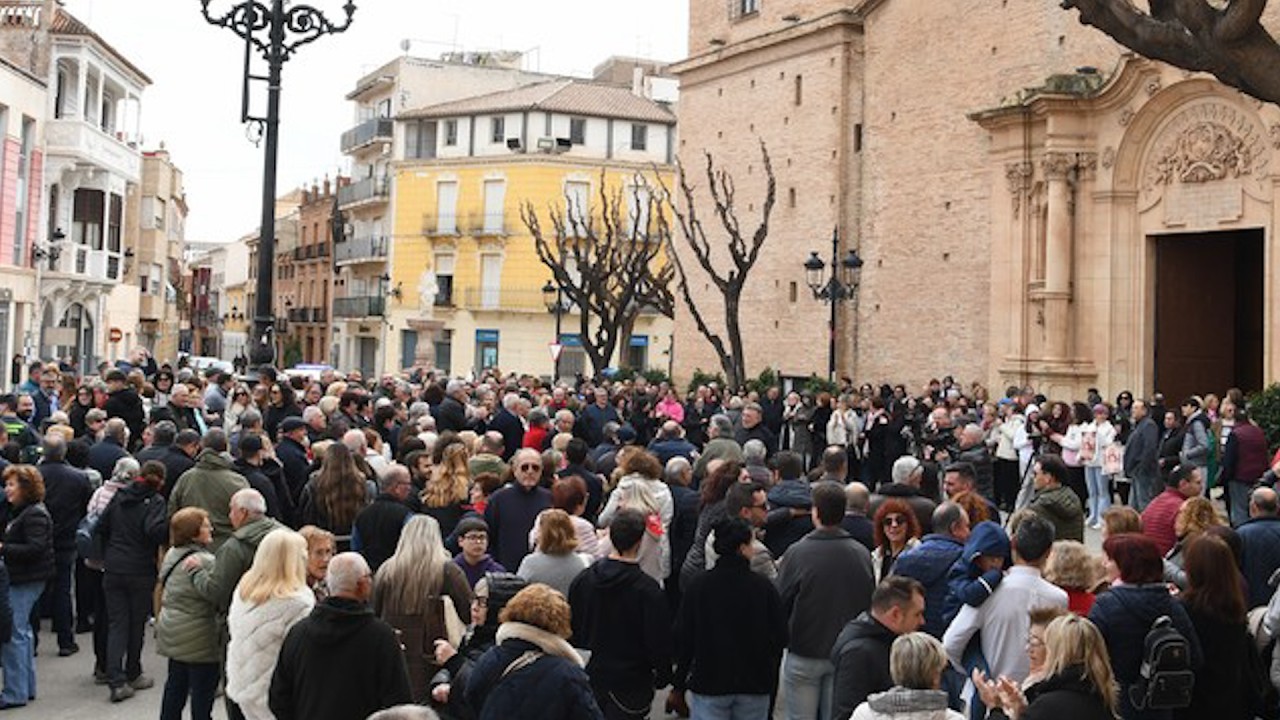 Centenares de totaner@s se concentran en contra del cambio de día de la Romería de Santa Eulalia