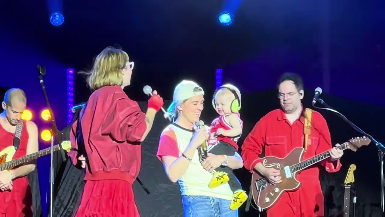 Lucius & Brandi Carlile, “Dusty Trails”, 01-18-26 @ Girls Just Wanna Weekend 