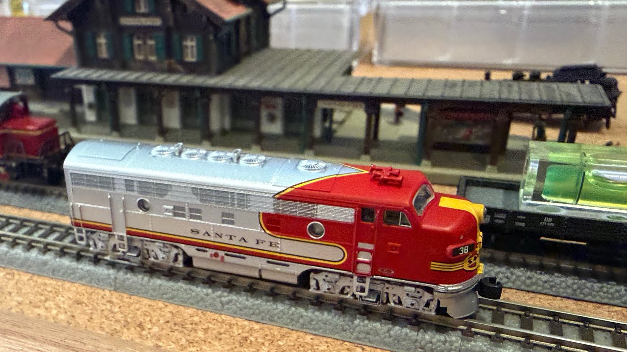 AZL 63001-7 ATSF Warbonnet F7 Locomotive #38 Test Run at z.scale.hobo 01.25.2026