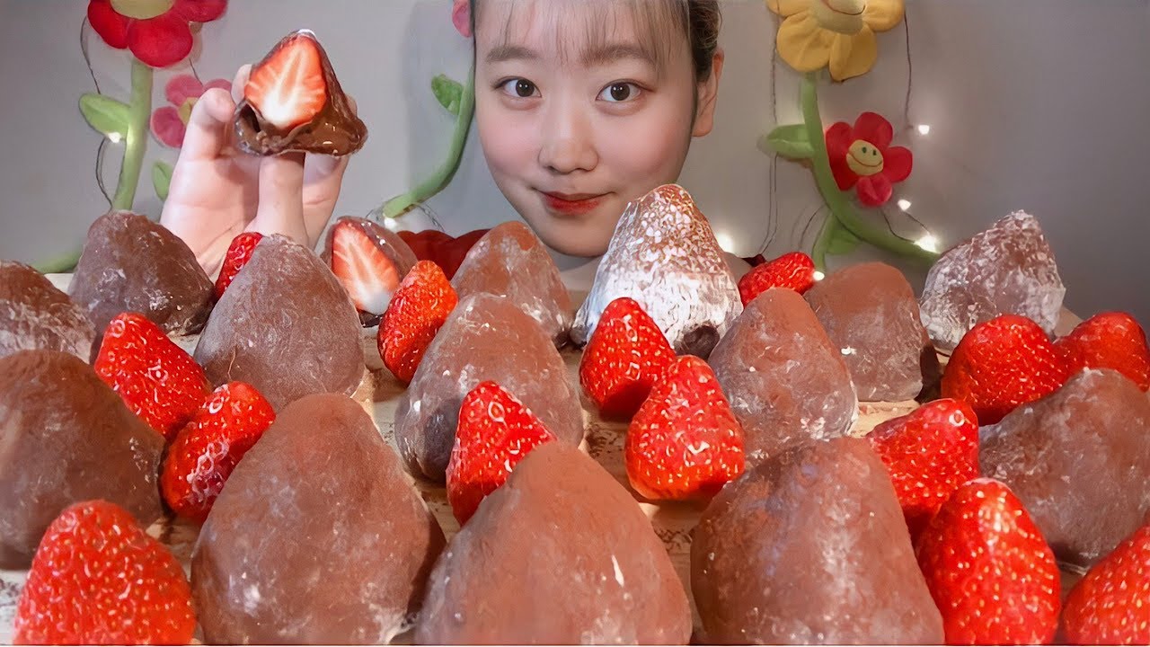 ASMR 苺チョコ大福 Strawberry Chocolate Mochi 딸기 초코 찹쌀떡【咀嚼音/大食い/Mukbang/Eating Sounds】