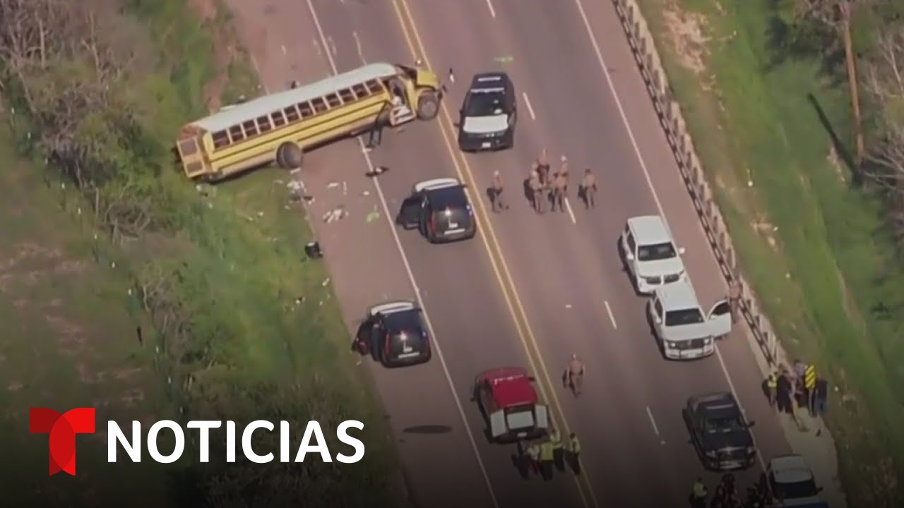 Identifican al niño que falleció en el accidente de un autobús escolar en Texas | Noticias Telemundo