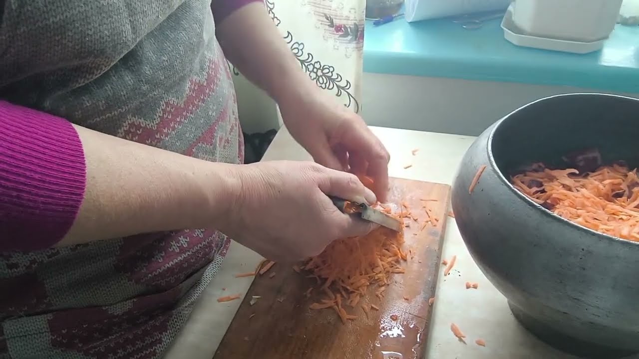 Готую борщ у печі 
