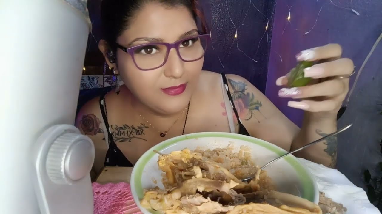 ASMR Comiendo sopa de arroz con huesitos de pollo 😋