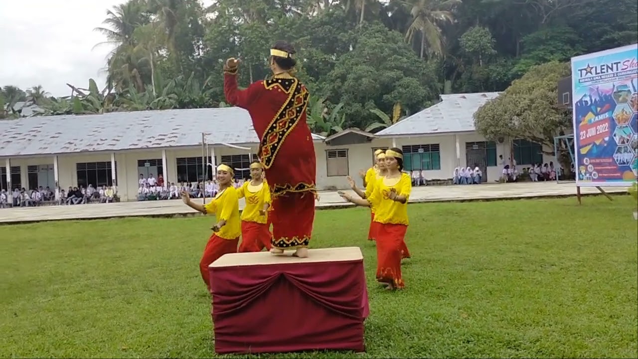 TARI TUWU SANGGAR SMA NEGERI 2 GUNUNGSITOLI