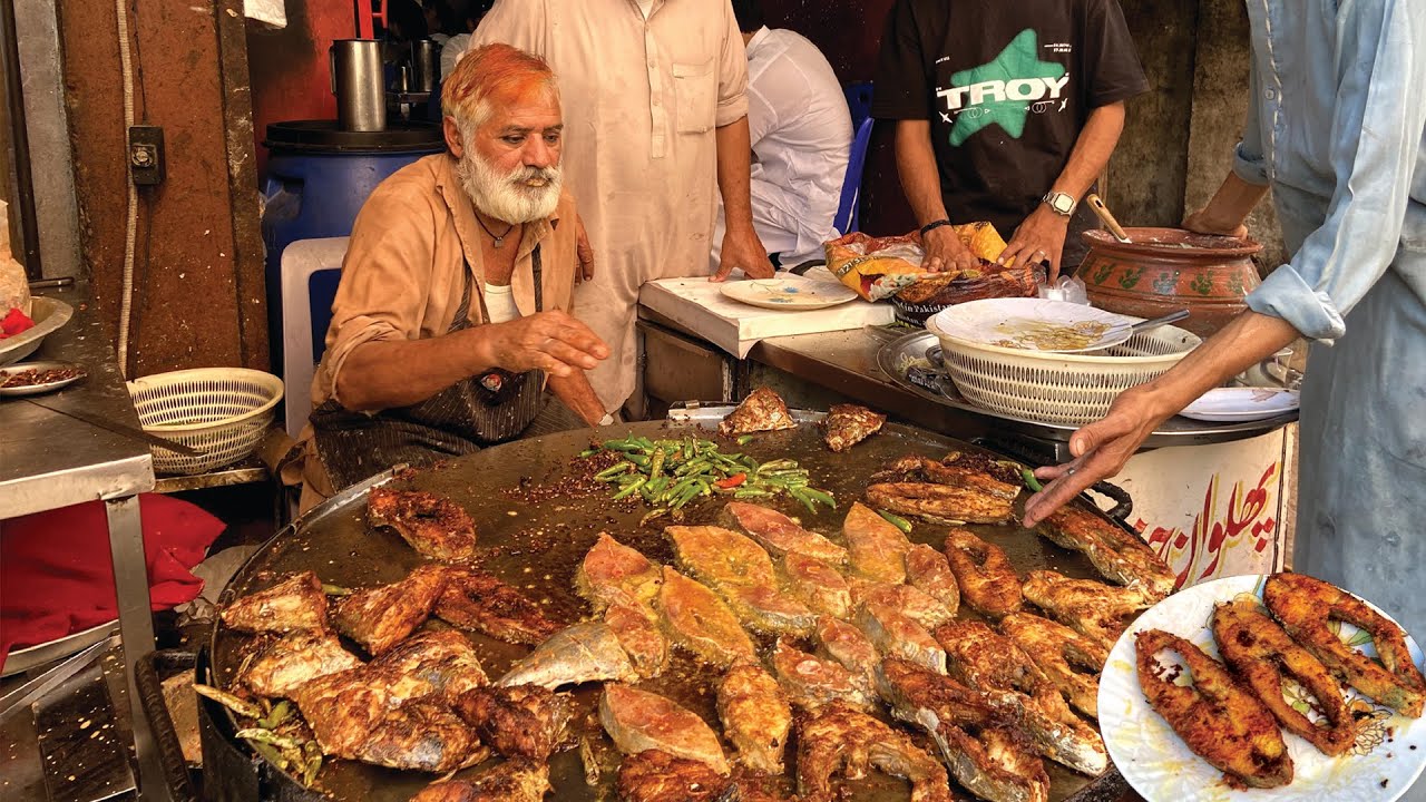 Karachi Famous Koyla Fried Fish | City Court Street Style | Sarson Oil Taste