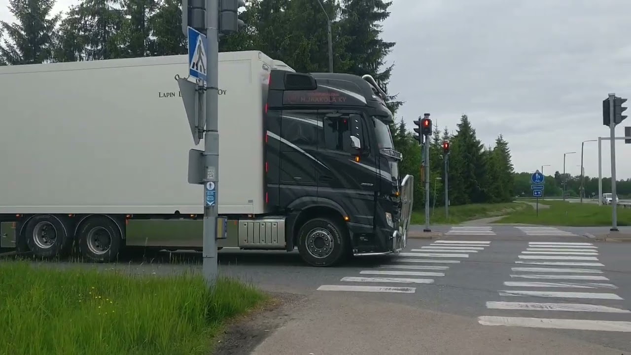 Truckspotting #5 | Basuri Air Horn, Turkish Whistle | If You Are Happy And You Know It