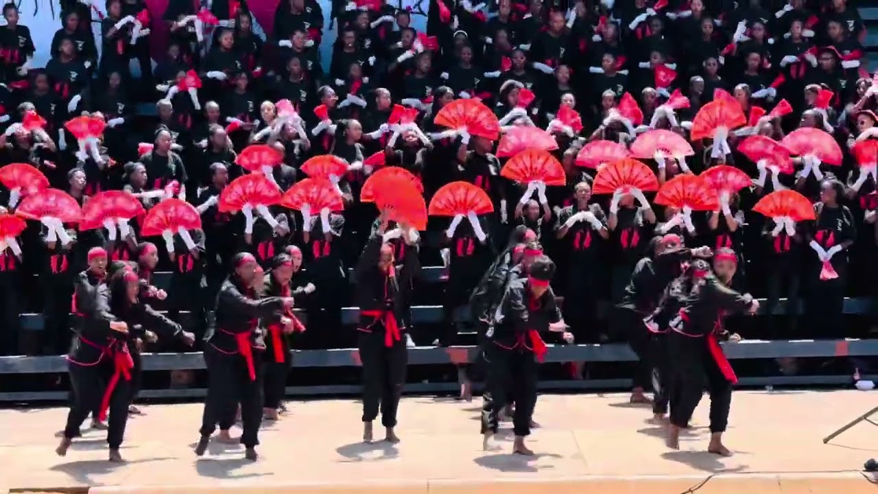 The Vaalhigh School on #umkhokha theme song at 2024 English Athletics meetings