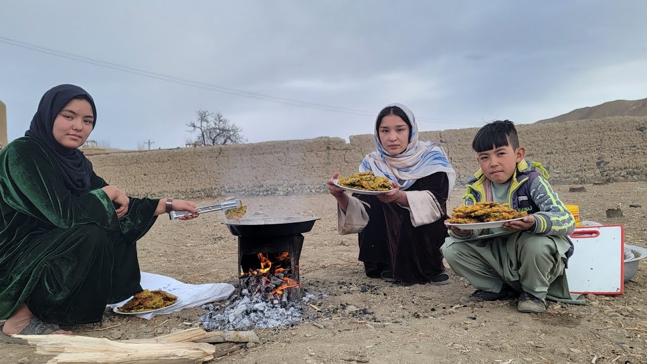Village Life In Afghanistan #Cooking In Cloudy day# Style food Potatoes with eggs and leek#